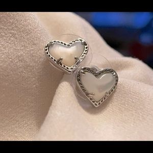 Kendra Scott Ari Heart Silver Stud Earrings in ivory pearl